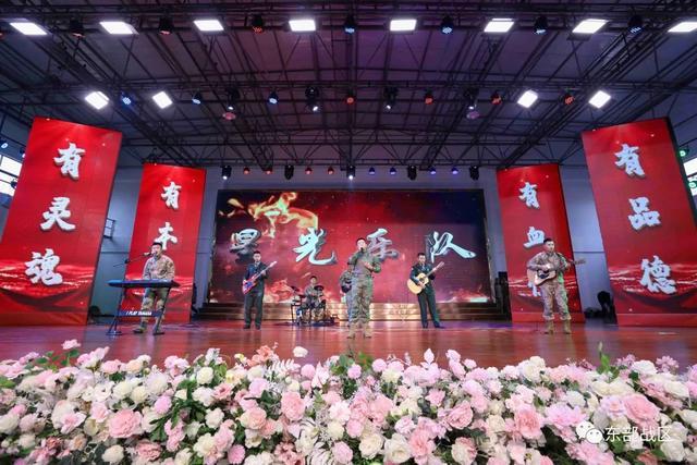 穆古鲁扎迎来十赛季出色发挥，中国队观众热烈欢呼！